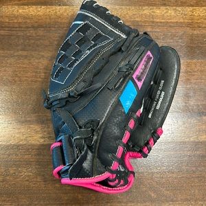 Mizuno 11” girls finch fast pitch softball glove
